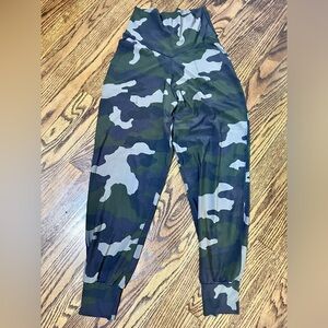 Offline by Aerie | Women's Camo High Waisted Joggers Size Medium